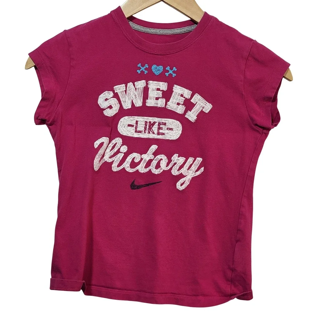 Nike Girls Pink Sweet Like Victory Graphic T-Shirt Size Medium‎ M Short Sleeve
